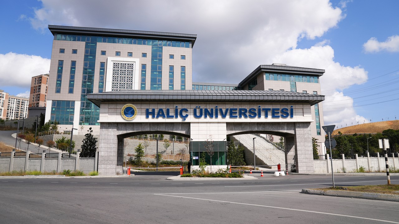 Read more about the article İstanbul Haliç Üniversitesi Ücretli Ödev Yaptırma Hizmetleri